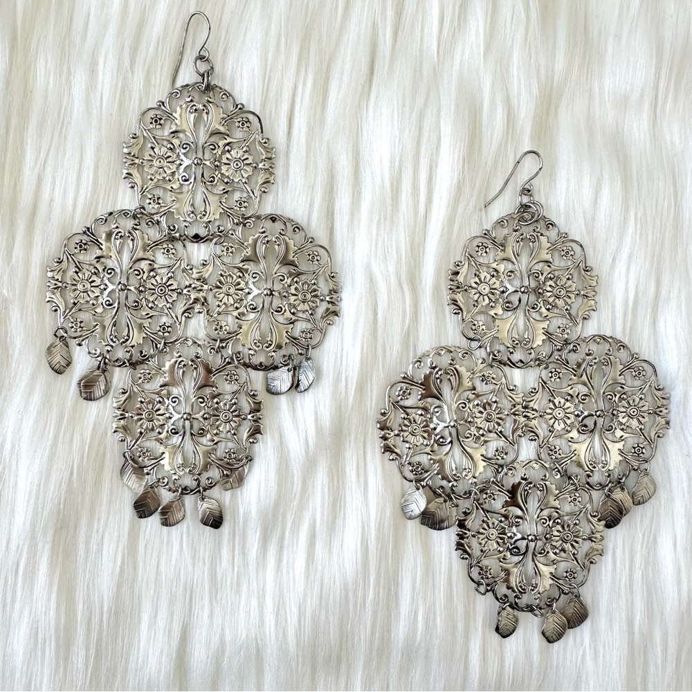 BEBE LUXURY EARRINGS